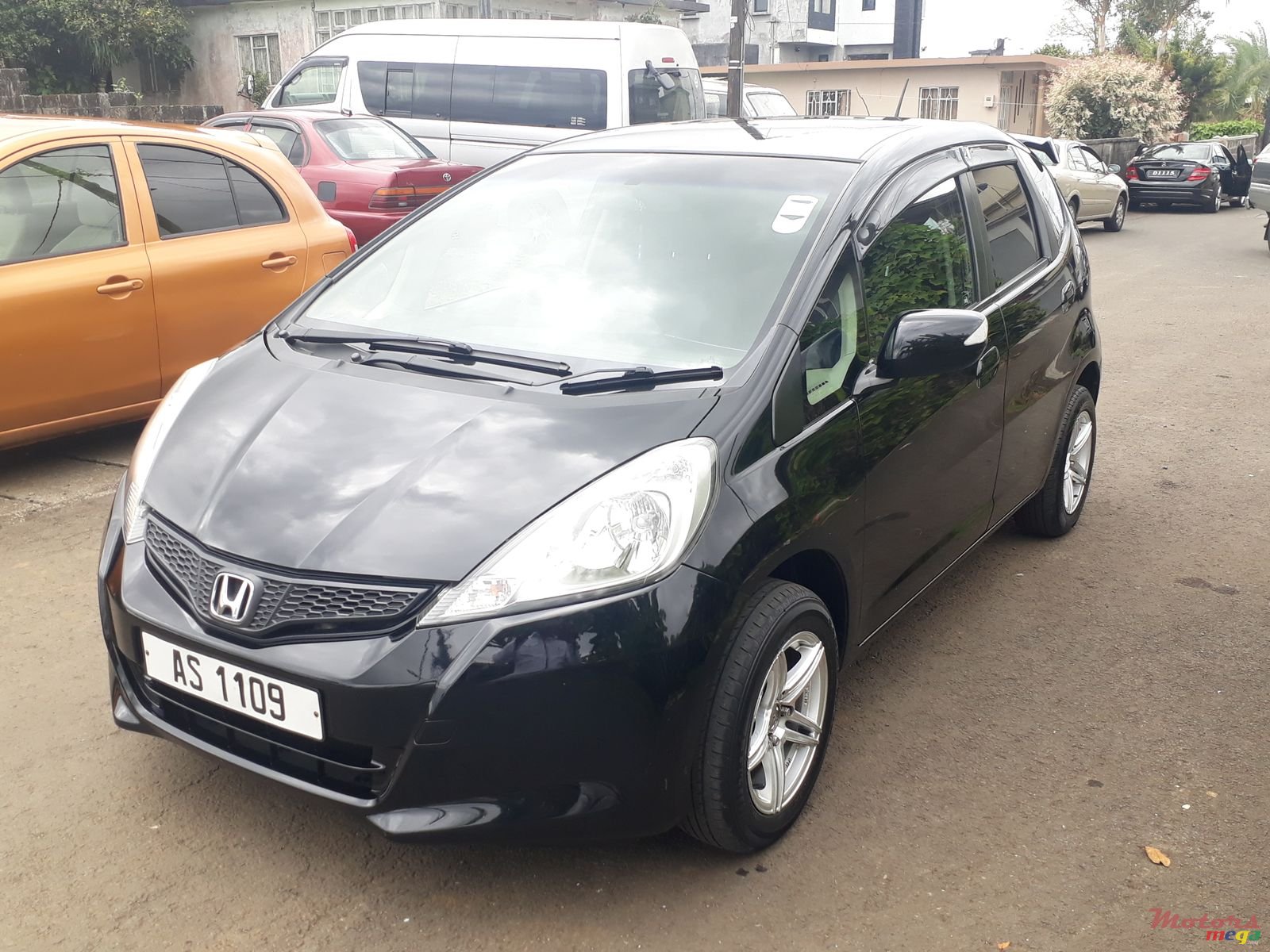 2011' Honda Fit Golden edition photo #1