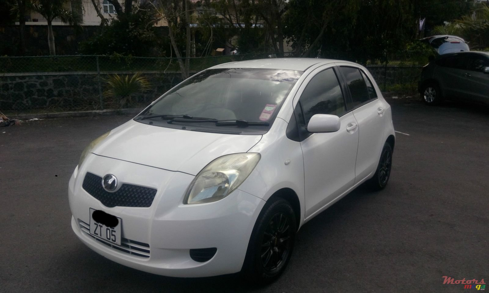2005' Toyota Vitz photo #3