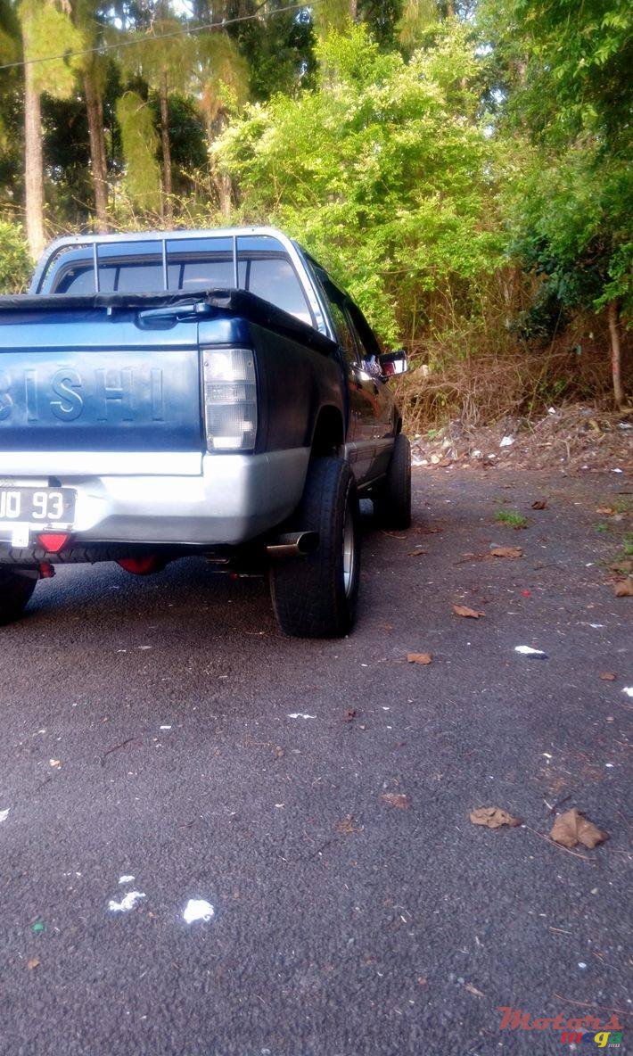 1993' Mitsubishi Truck photo #5