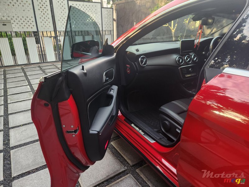 2019' Mercedes-Benz CLA 200 photo #6