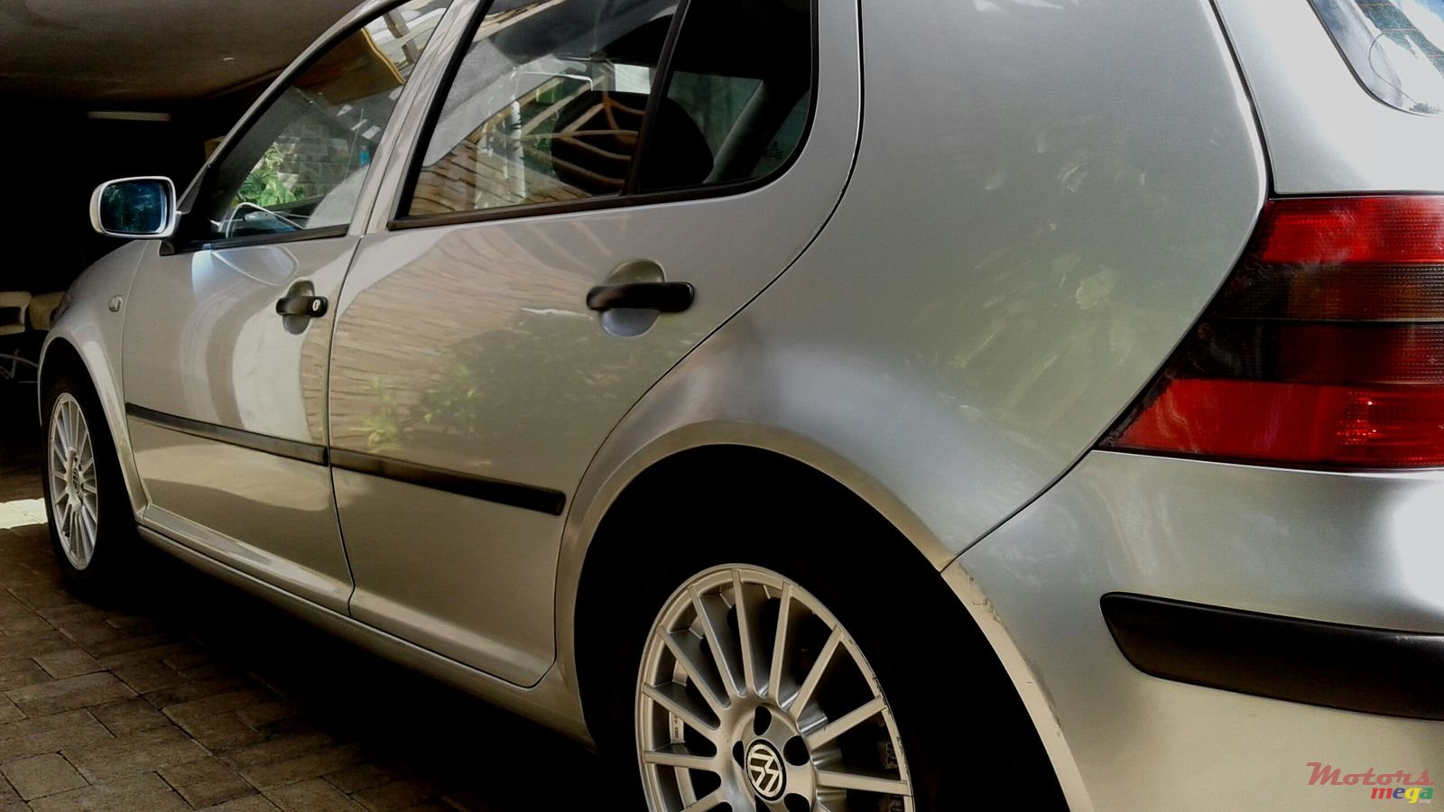 2002' Volkswagen Golf photo #5