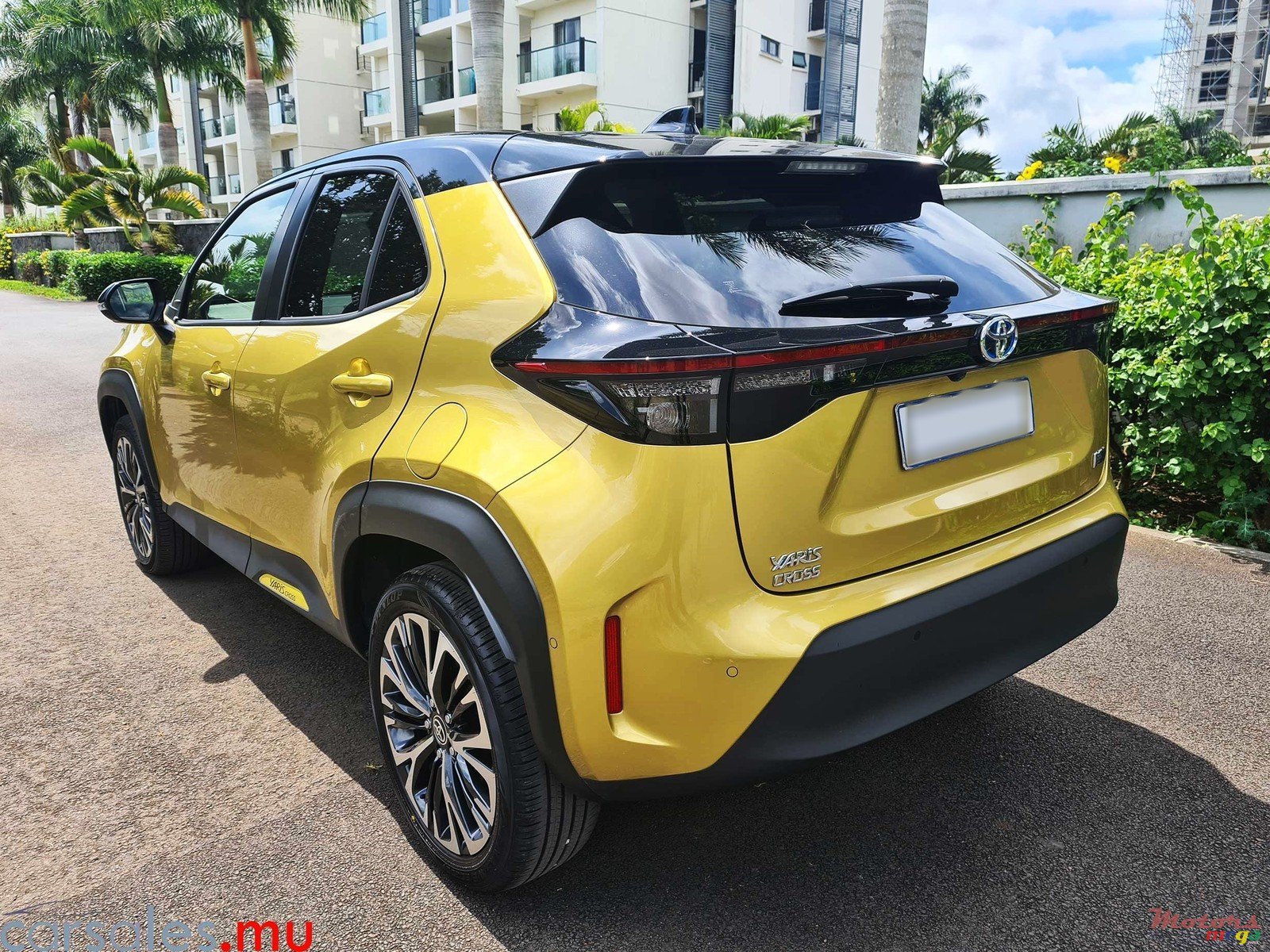 2022' Toyota Yaris Cross 1.5 Hybrid photo #2