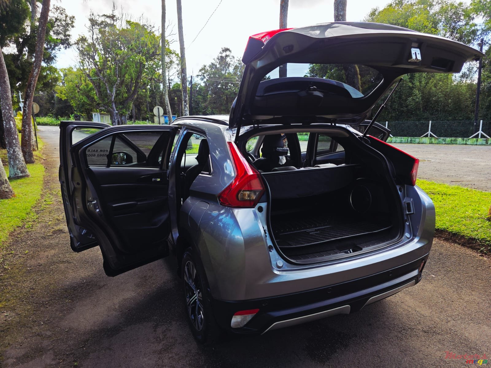 2019' Mitsubishi Eclipse Cross photo #3