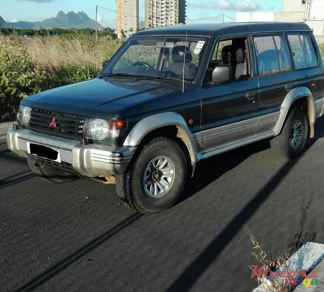 1993' Mitsubishi Pajero photo #3