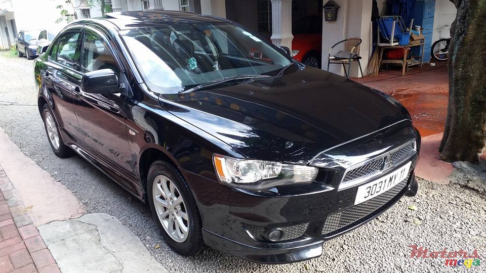 2011' Mitsubishi Lancer EX photo #2