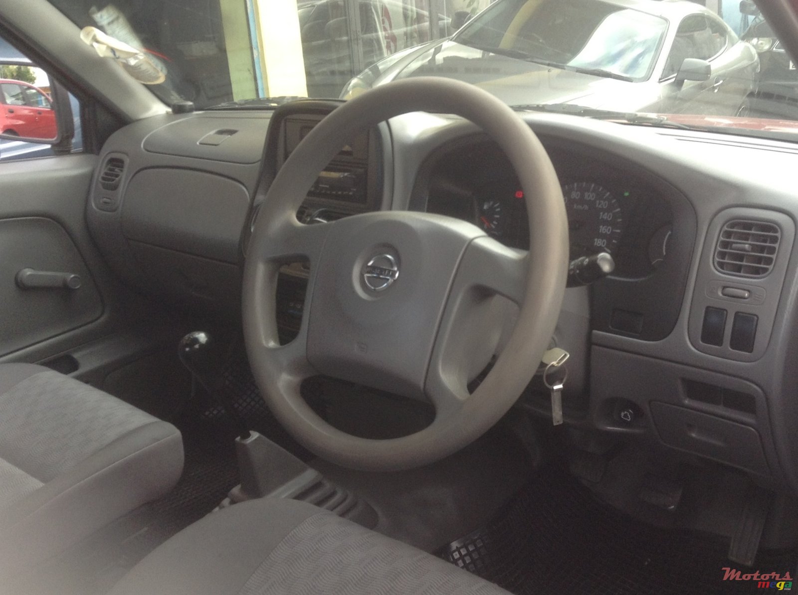 2007' Nissan Navara photo #4