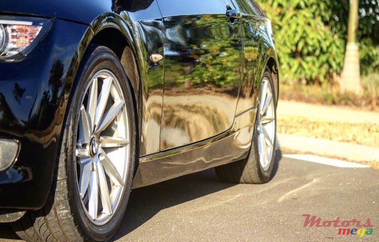 2009' BMW 3 Series Convertible photo #4