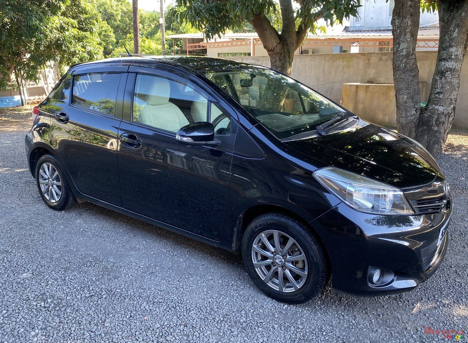 2014' Toyota Vitz 1320 photo #3