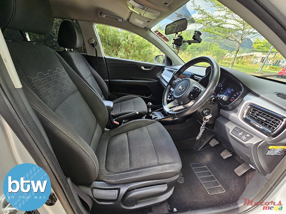 2018' Kia Rio photo #5