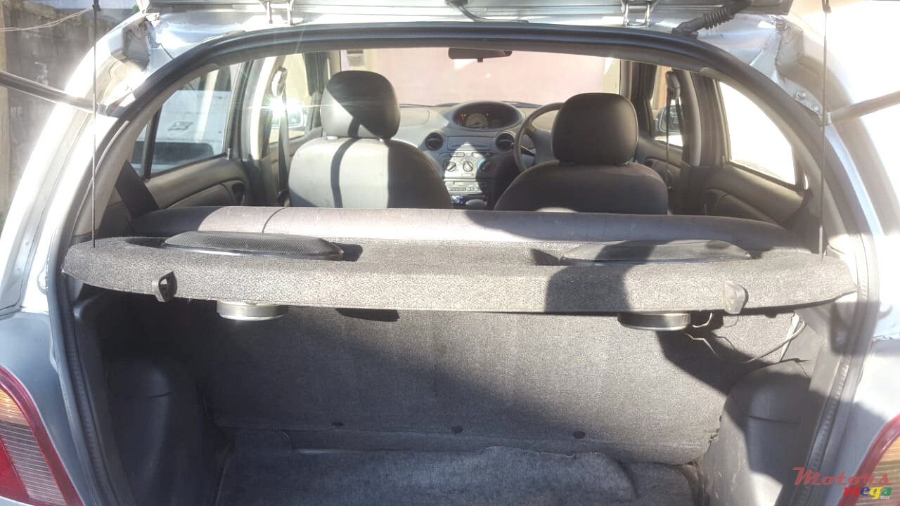 1999' Toyota Vitz photo #3