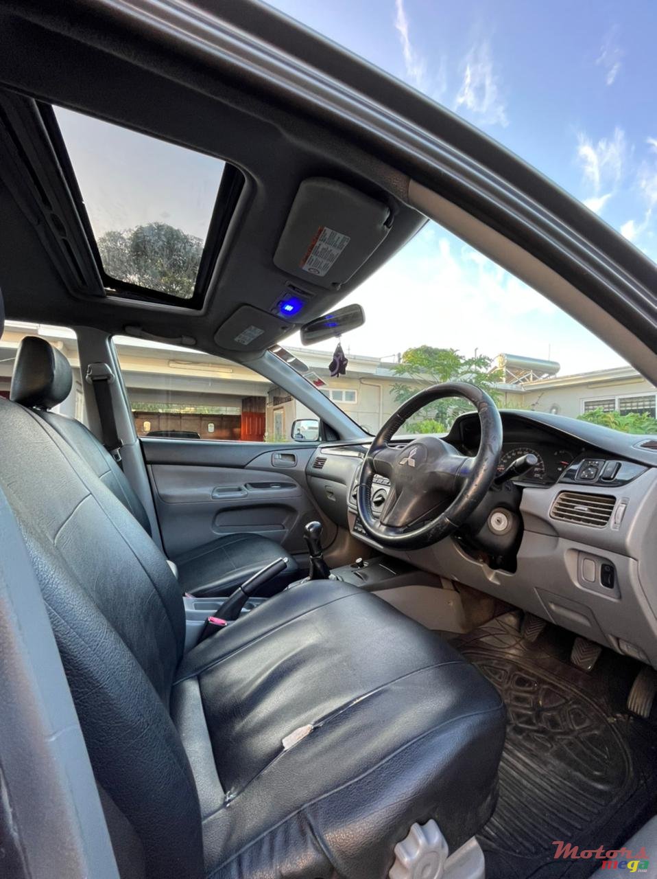 2007' Mitsubishi Lancer photo #2