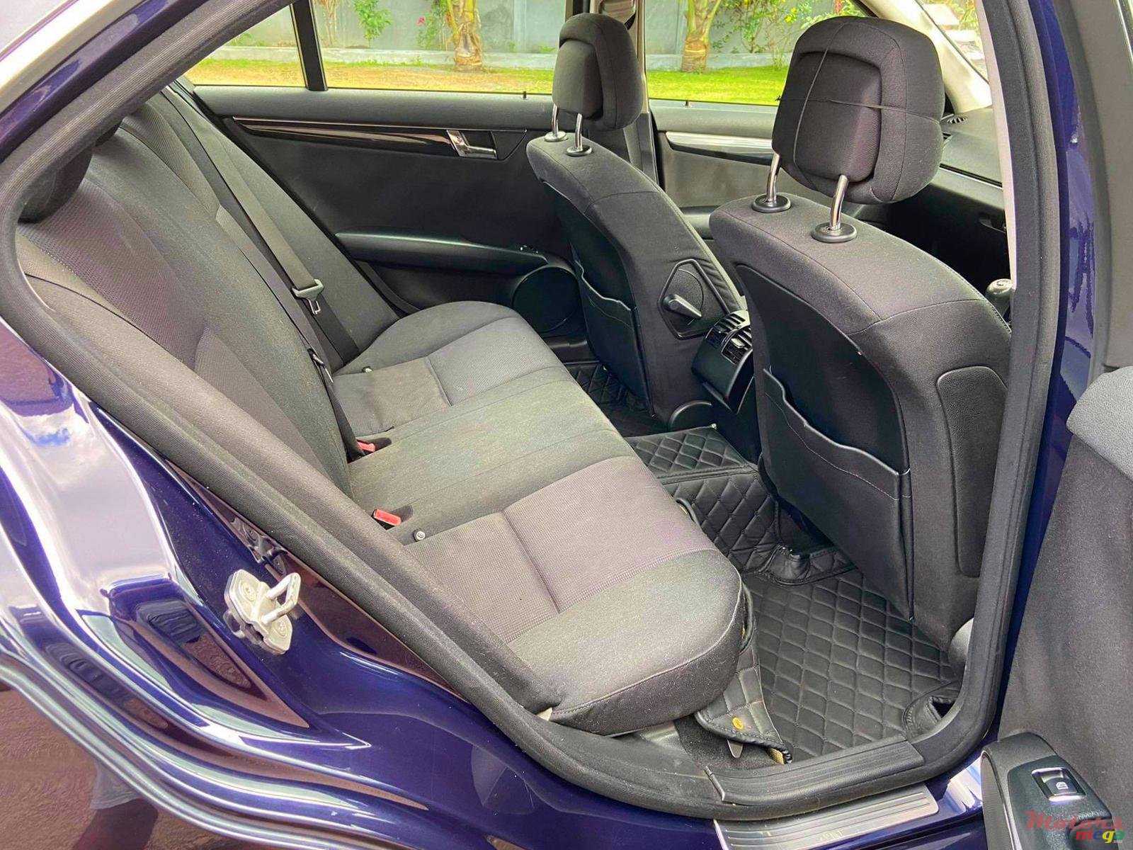 2010' Mercedes-Benz C-Class photo #4