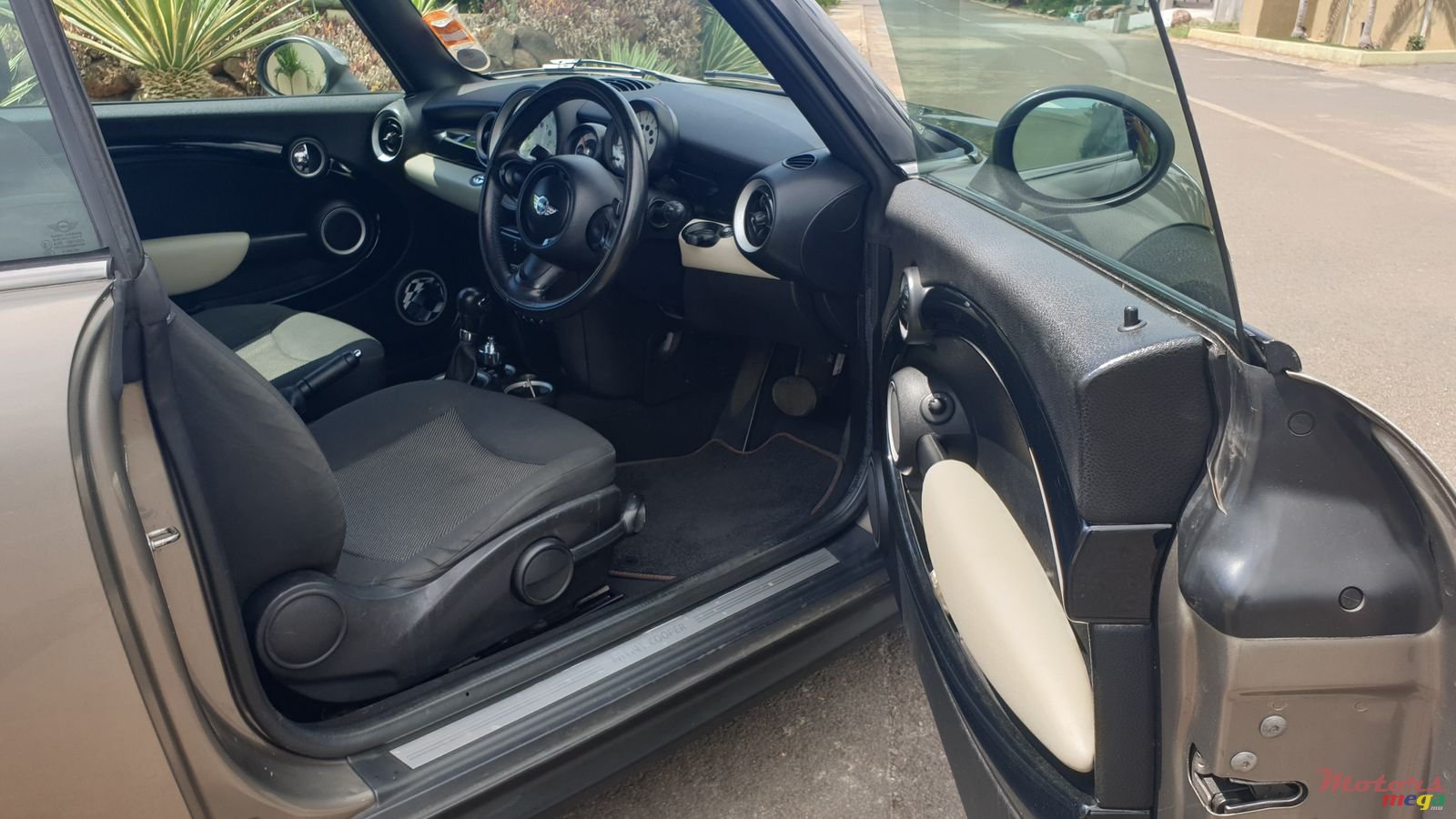 2014' MINI Cooper photo #2