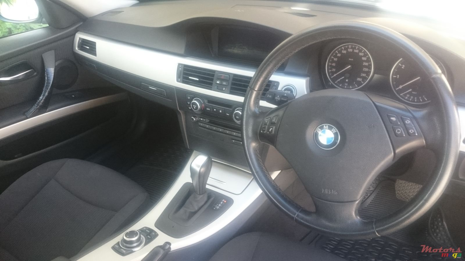 2011' BMW 3 Series E90 320i photo #6