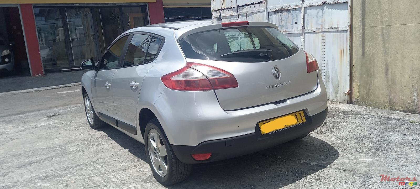 2011' Renault Megane photo #3