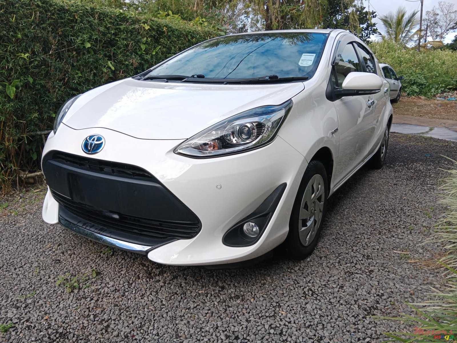 2020' Toyota Aqua 1.5l HYBRID photo #1