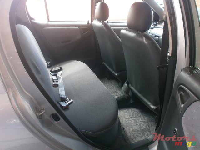 2000' Toyota Vitz photo #6