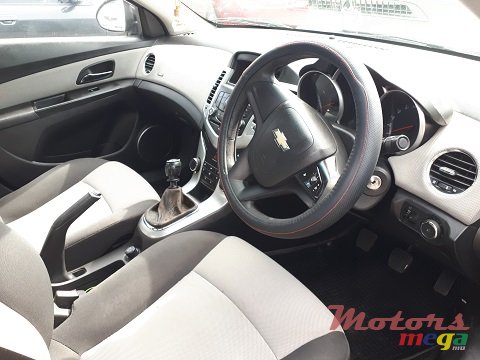 2011' Chevrolet Cruze photo #6