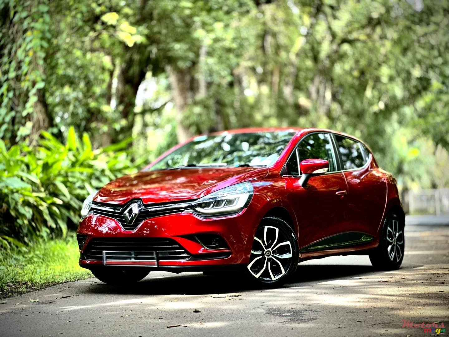 2019' Renault Clio photo #1