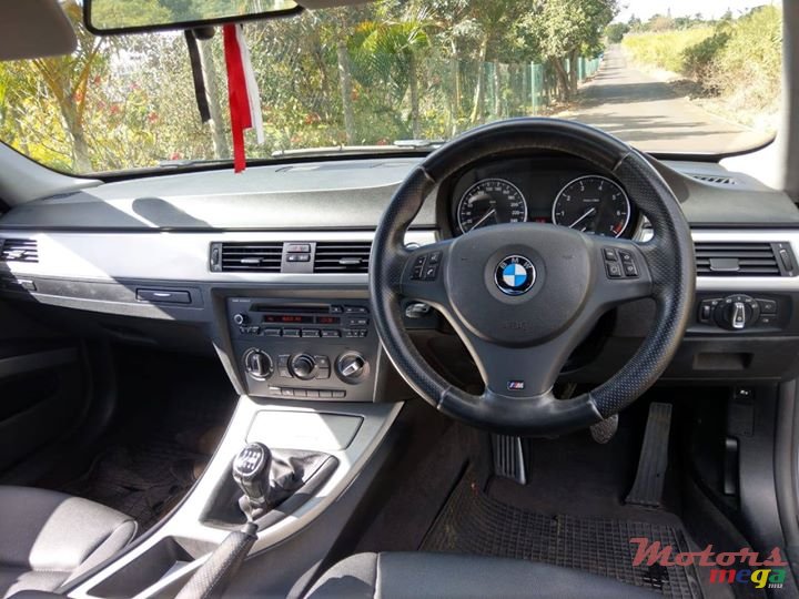 2011' BMW 3 Series photo #3