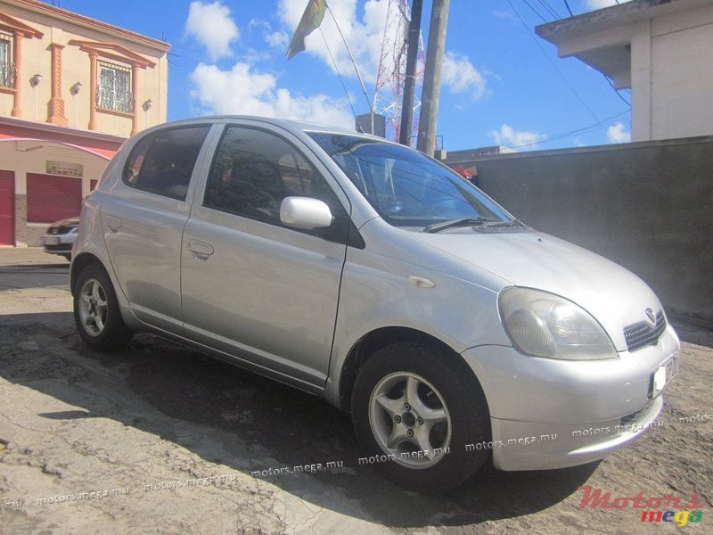 2000' Toyota Vitz 00 photo #2