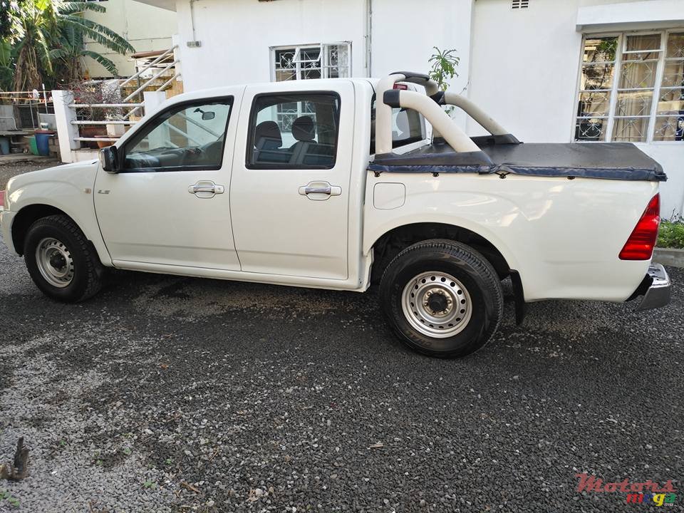 2008' Isuzu D-Max LS photo #3
