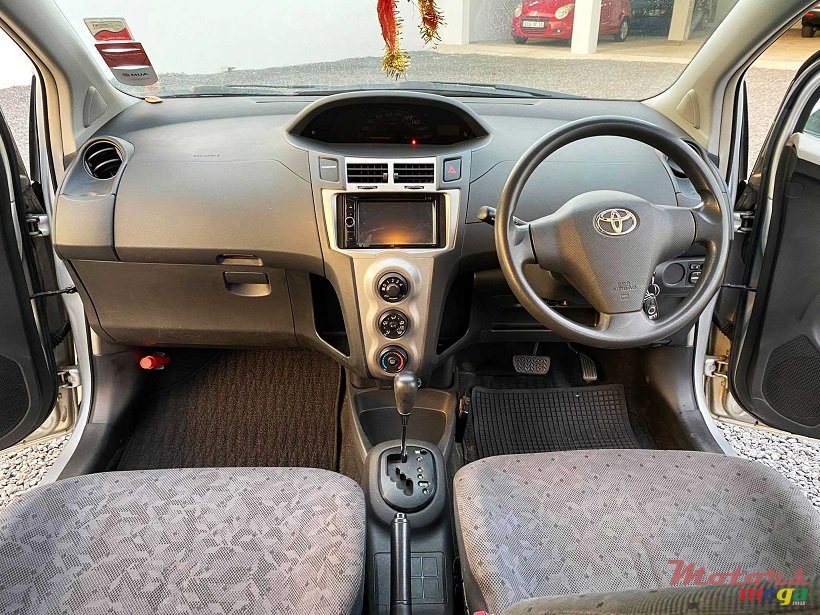 2009' Toyota vitz 1300cc photo #3