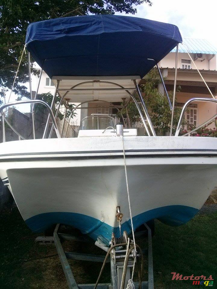 2000' Boston Whaler photo #2