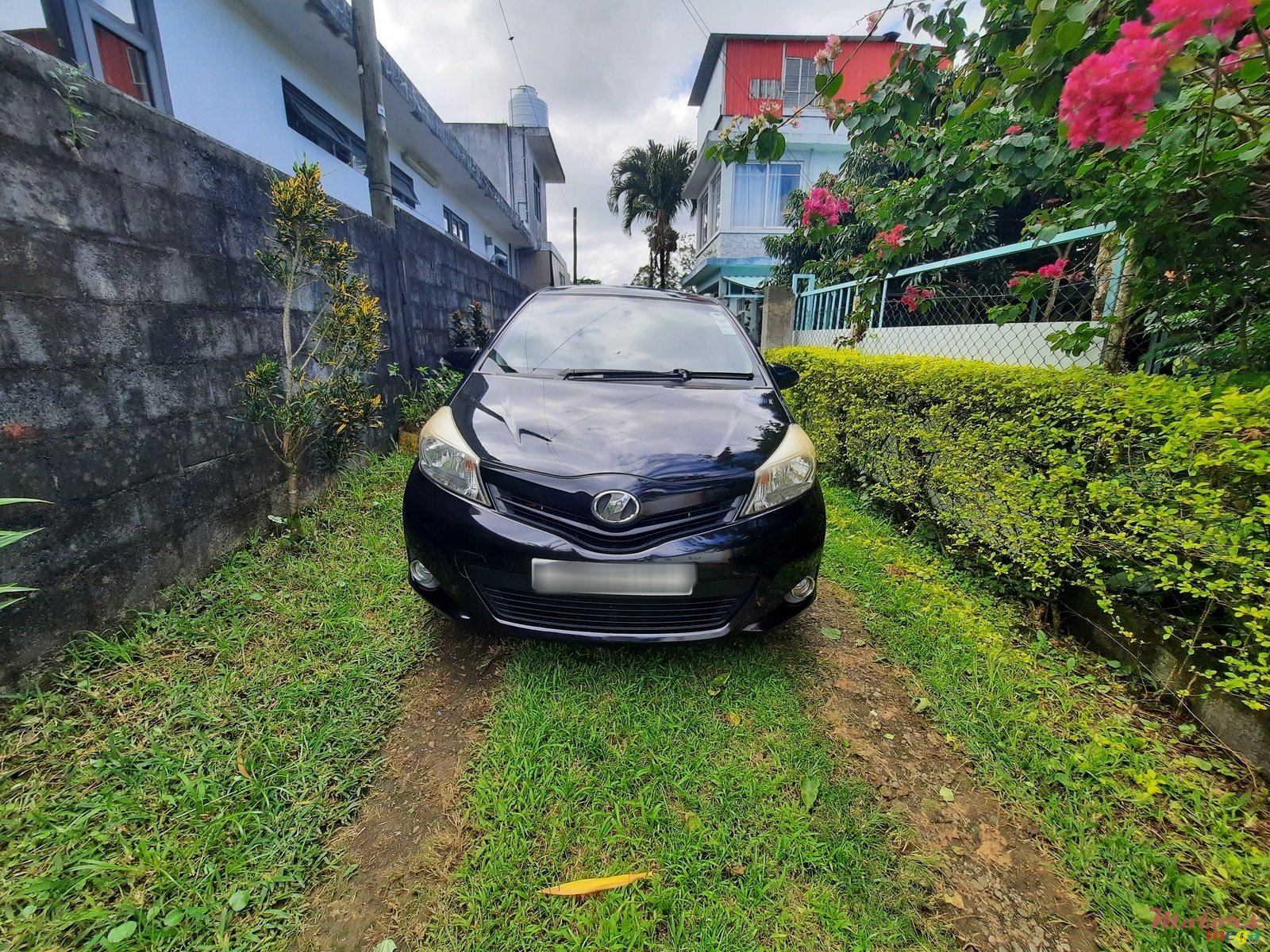 2014' Toyota Vitz photo #4