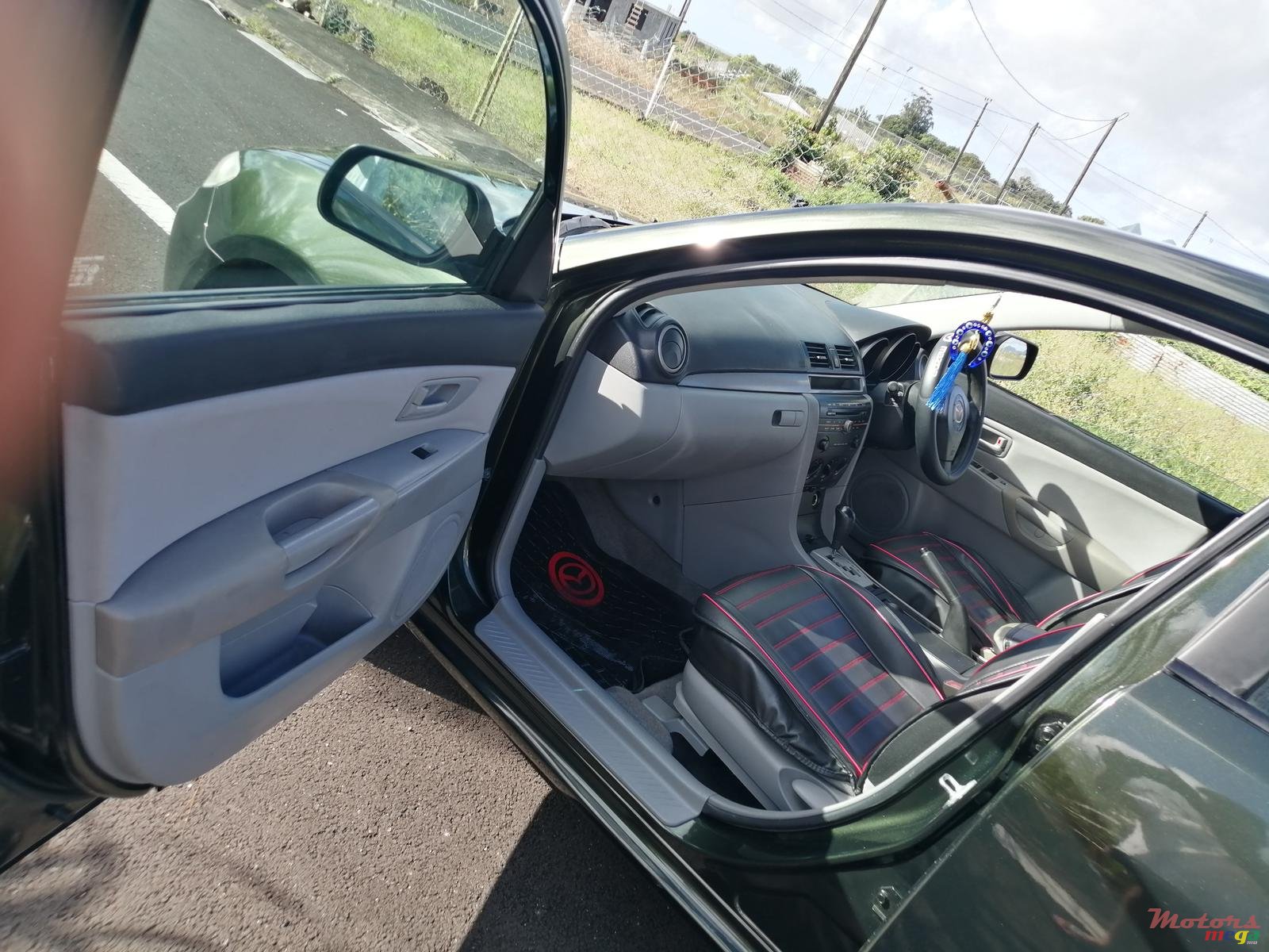 2004' Mazda 3 photo #3