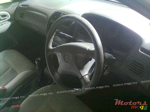 1998' Mazda 323 familial photo #4