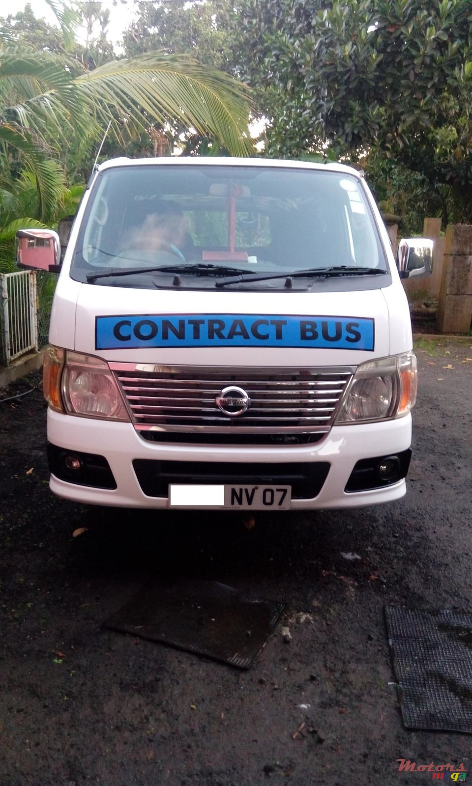 2007' Nissan Urvan photo #1