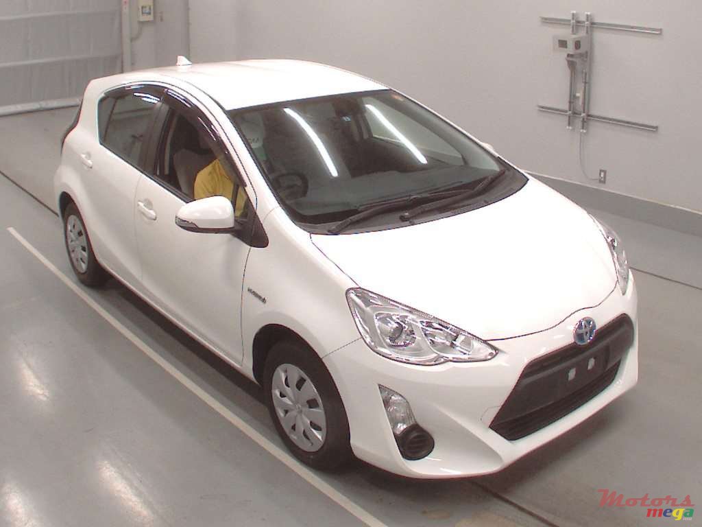 2015' Toyota AQUA photo #1