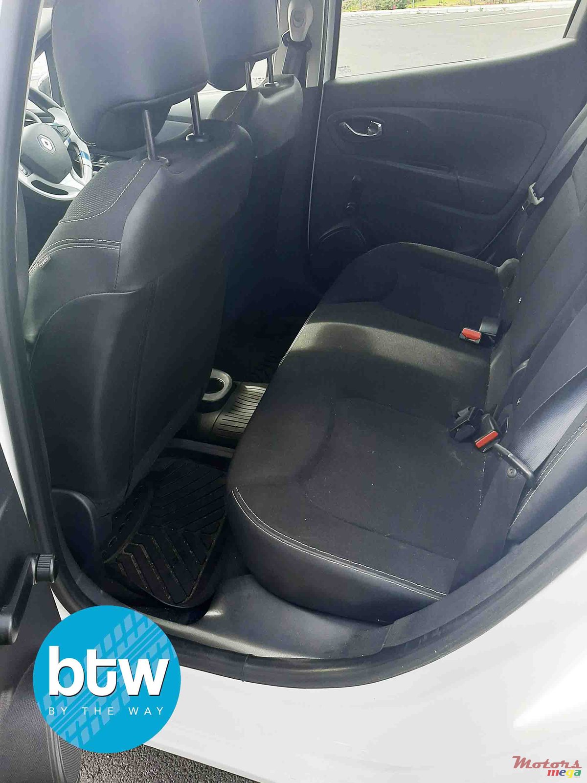 2015' Renault Clio photo #4