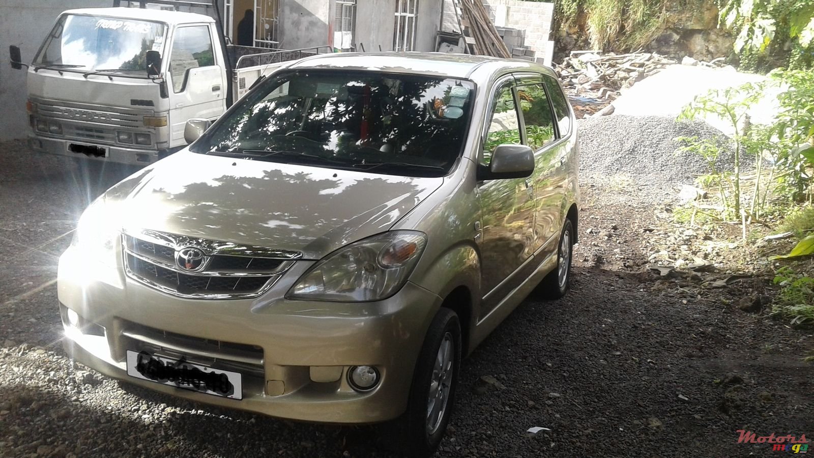 2010' Toyota Avanza photo #1