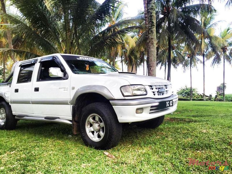 2002' Isuzu KB Series 4x4 photo #3