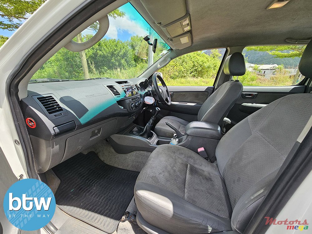 2015' Toyota Hilux photo #6
