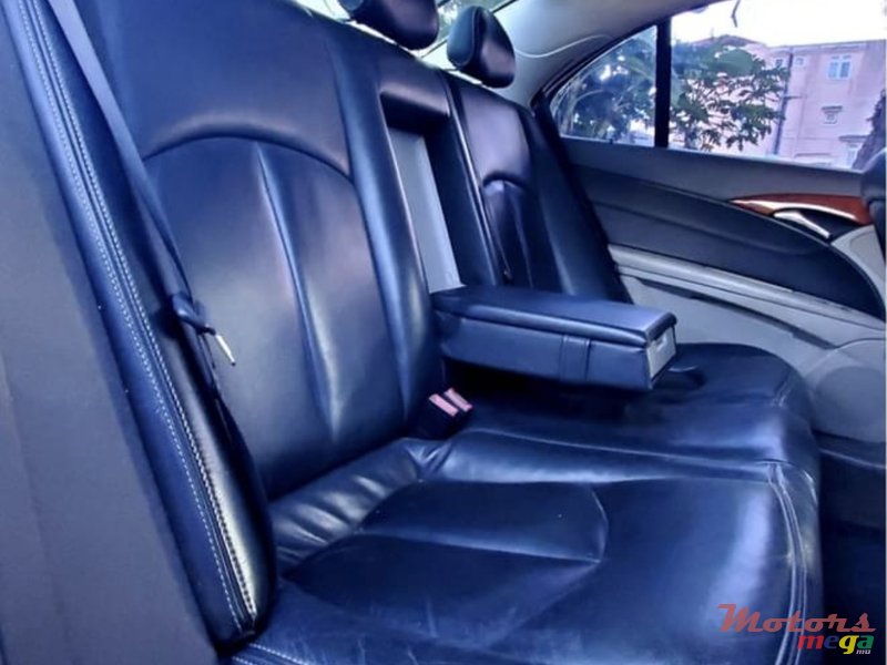2009' Mercedes-Benz 200E photo #3