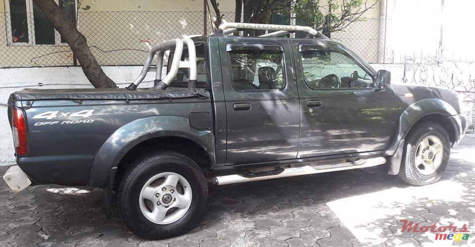 2003' Nissan Hardbody photo #4