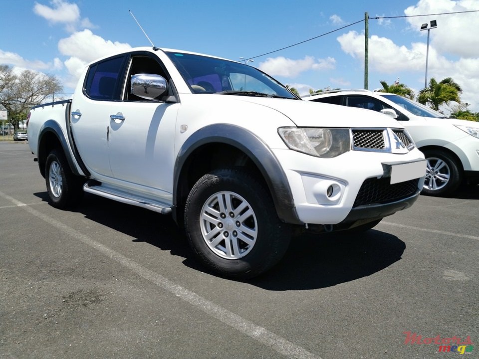 2010' Mitsubishi Sportero photo #6
