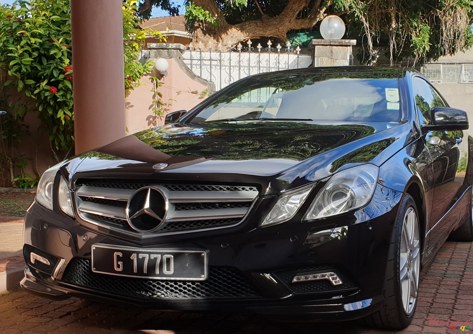 2010' Mercedes-Benz E-Class AMG photo #1