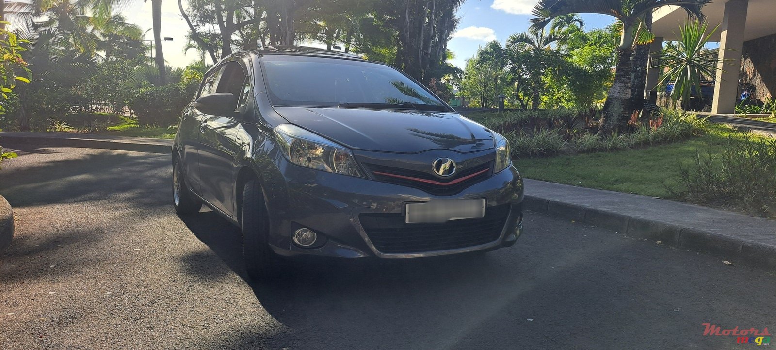 2011' Toyota Vitz photo #1