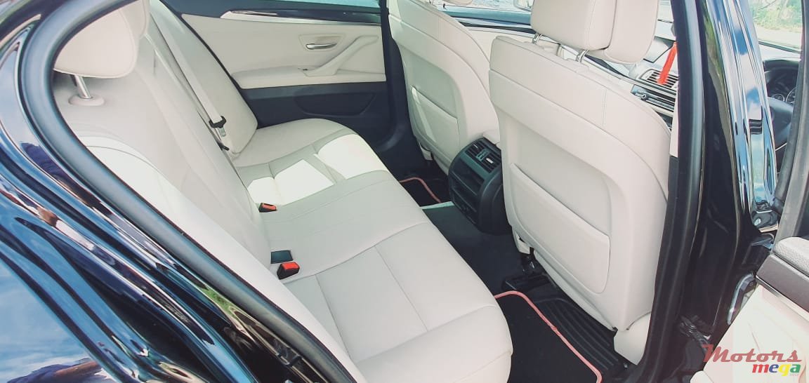 2013' BMW 5 Series photo #4