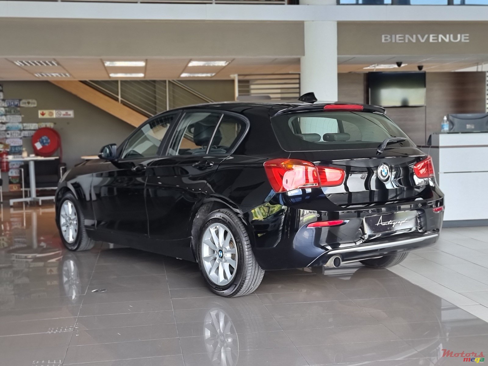 2017' BMW 1 Series 5 Door photo #1