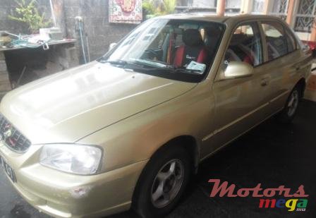 2001' Hyundai GLS ACCENT photo #1