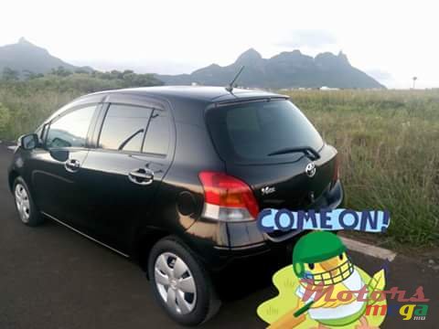 2008' Toyota Vitz photo #2