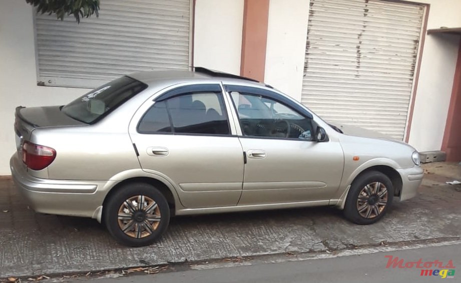 2003' Nissan Sunny photo #1