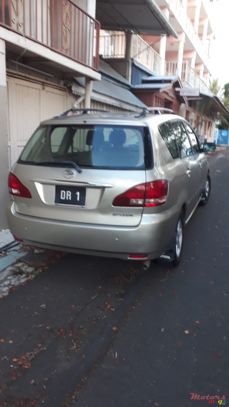 2001' Toyota Ipsum photo #2