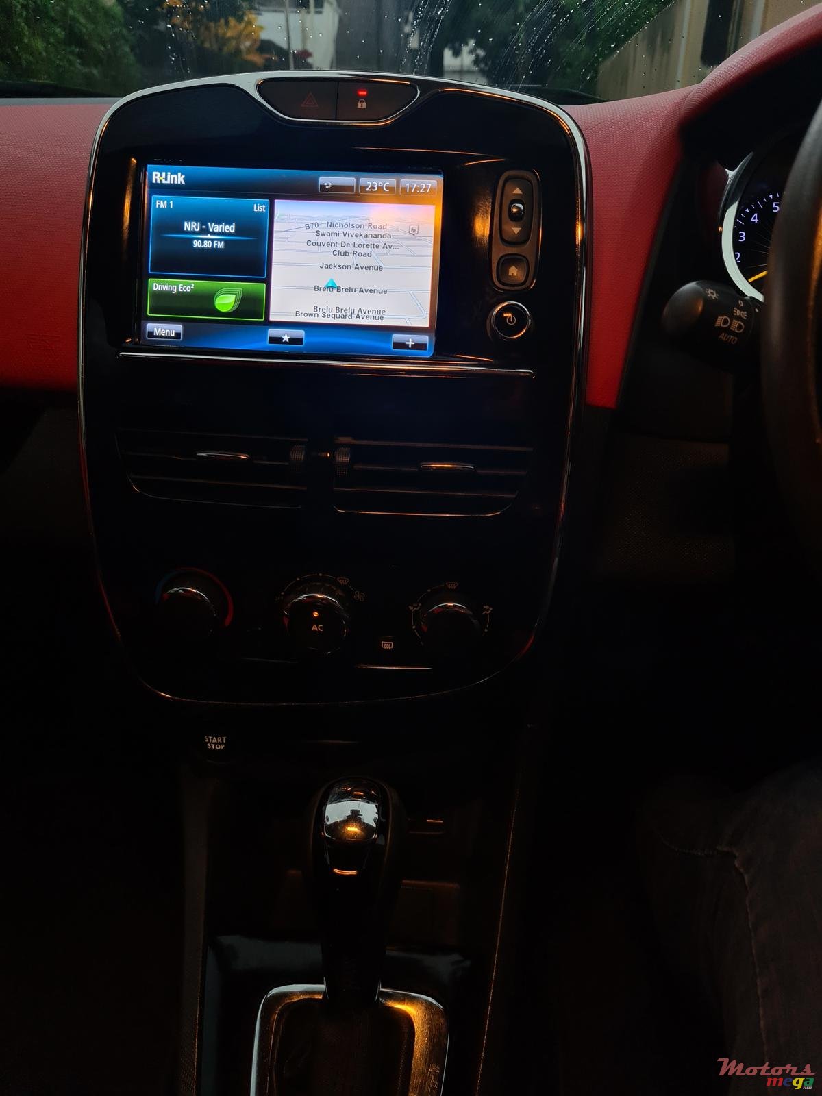 2015' Renault Clio Sport photo #7