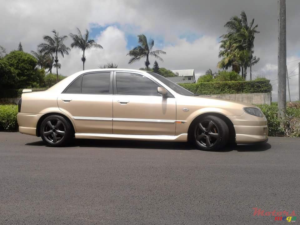 2002' Mazda 323 sports D'origine photo #4